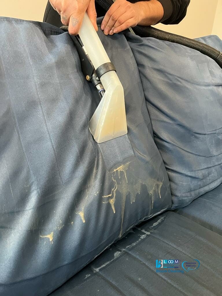 Pulizia divano alcantara a domicilio a Milano