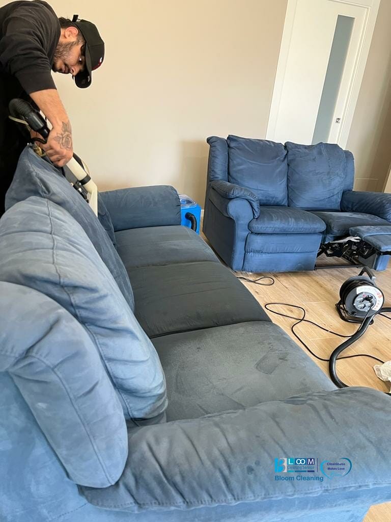 Pulizia divano alcantara a domicilio a Milano